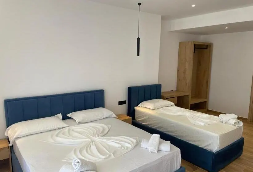 اتاق لوکس با بالکن و چشم‌انداز دریا, Suites Kozi