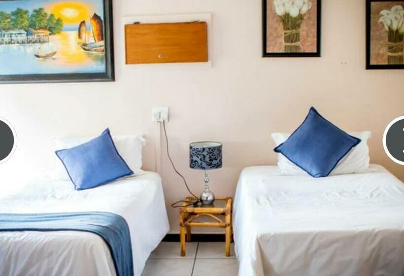 패밀리 룸, Neon Moon