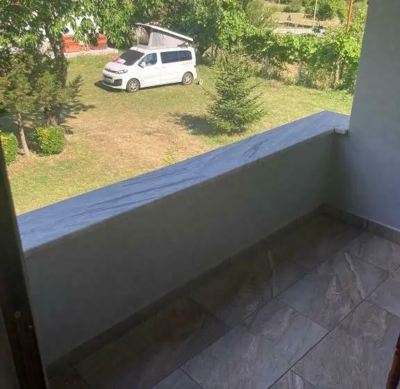 Perhehuone, Paja Guesthouse   Camping