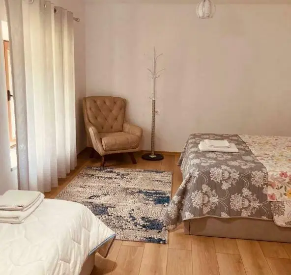 Standard-huone, Paja Guesthouse   Camping