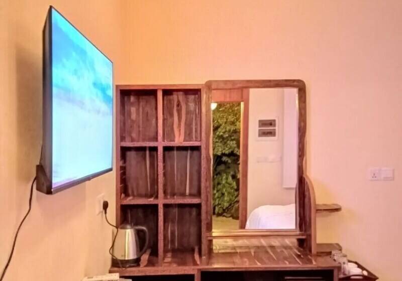 اتاق لوکس, The Corbin Guest House