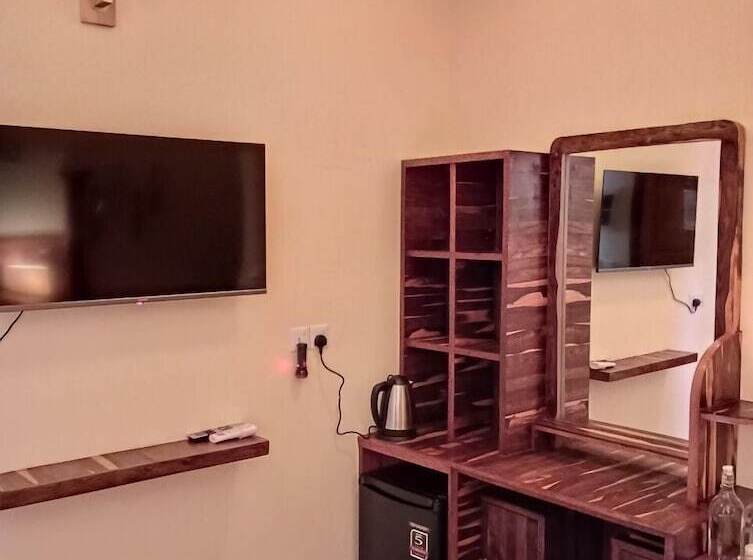 اتاق لوکس, The Corbin Guest House