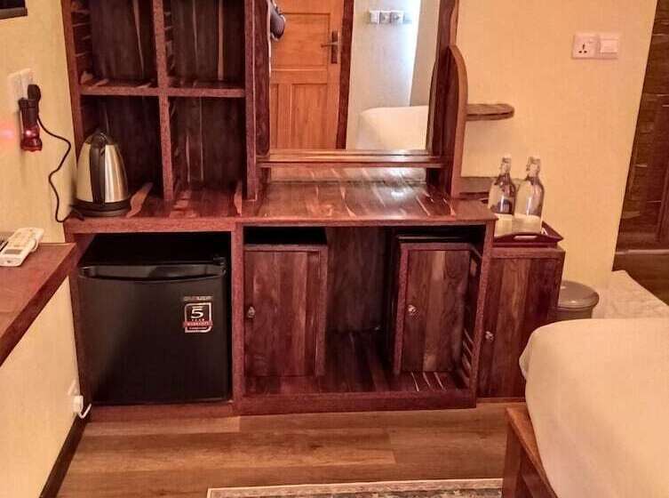 اتاق لوکس, The Corbin Guest House