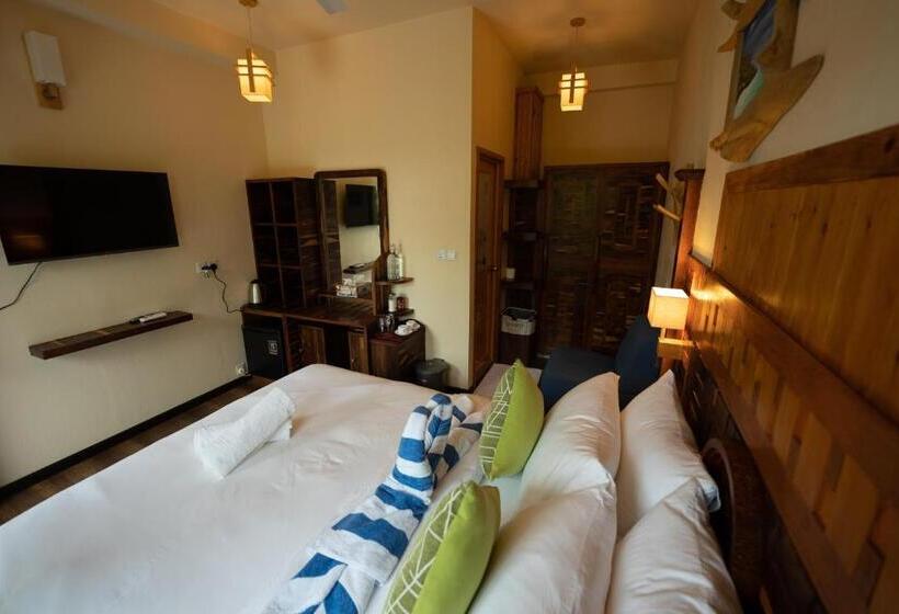 اتاق لوکس, The Corbin Guest House