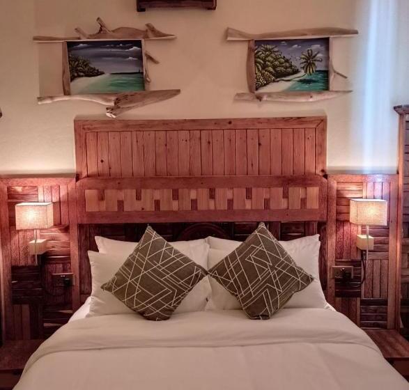 اتاق لوکس, The Corbin Guest House