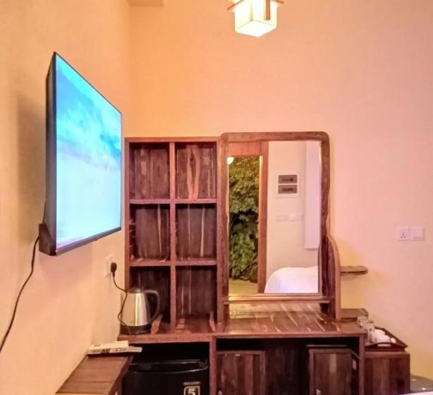 اتاق لوکس, The Corbin Guest House