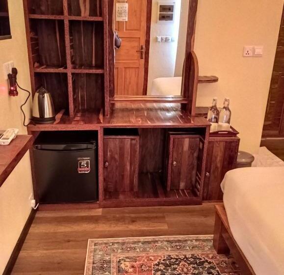 اتاق لوکس, The Corbin Guest House