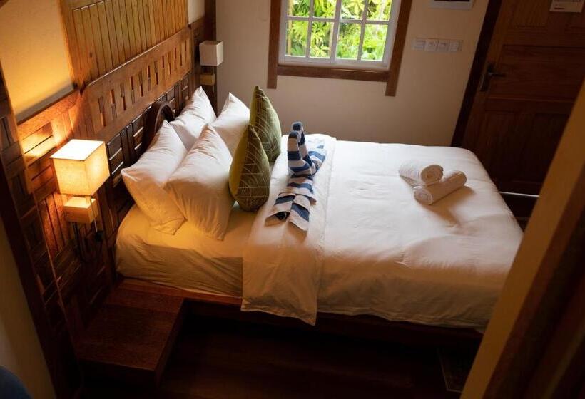 اتاق لوکس, The Corbin Guest House