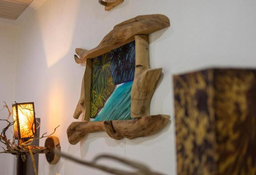 اتاق استاندارد با چشم‌انداز باغ, The Corbin Guest House