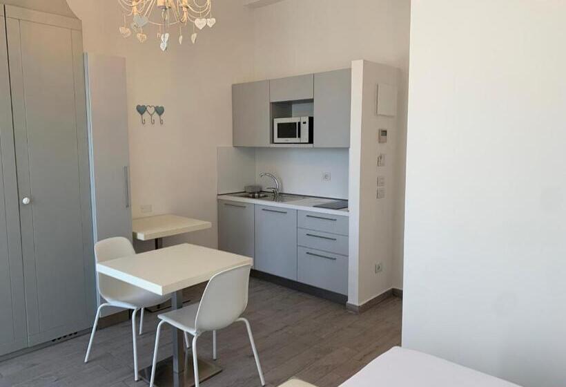 Студио Стандарт Кровать Кинг, Daniel Apartments
