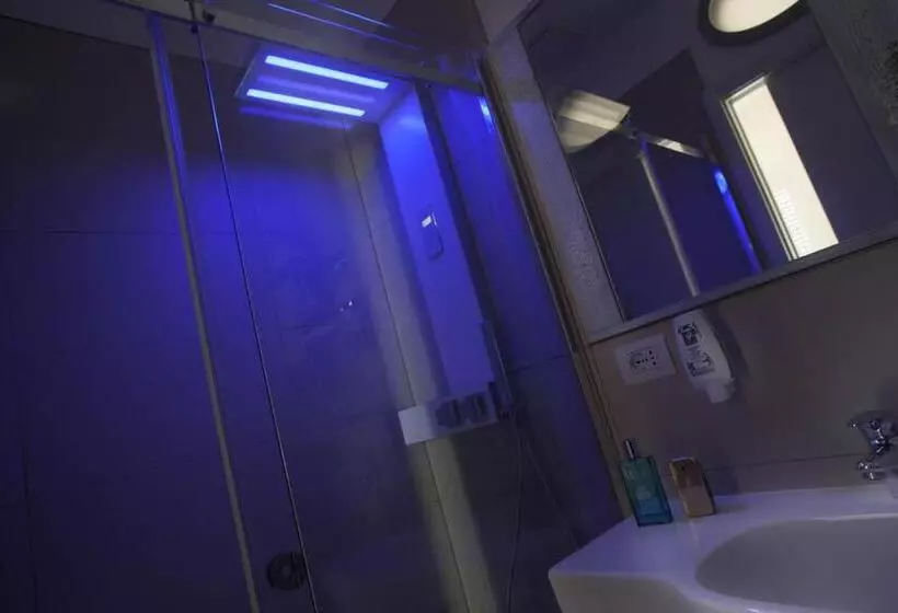 デラックスルーム, Daniel Apartments