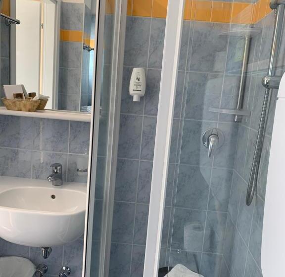 شقة غرفة واحدة, Daniel Apartments