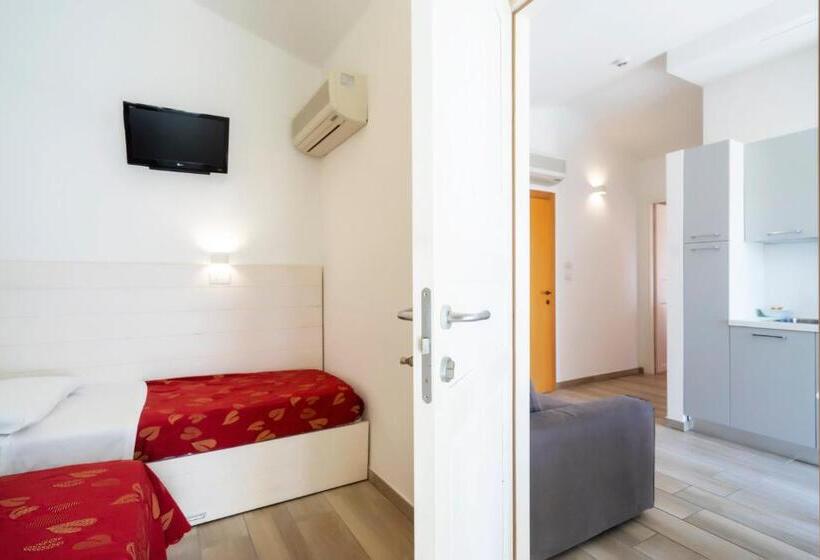 דירת שני חדרים, Daniel Apartments