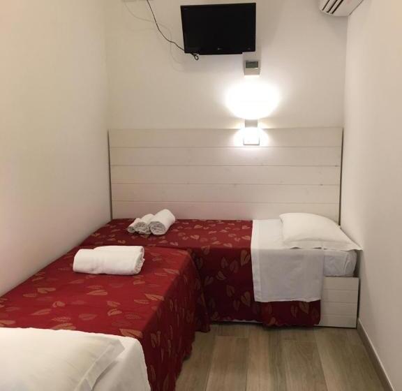 شقة غرفتين, Daniel Apartments