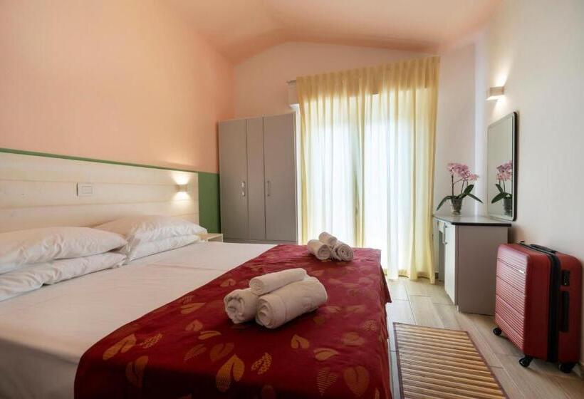 شقة غرفتين, Daniel Apartments