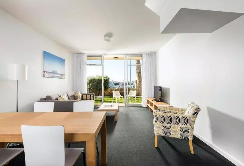 2 Bedroom Apartment with Views, Be. Fremantle