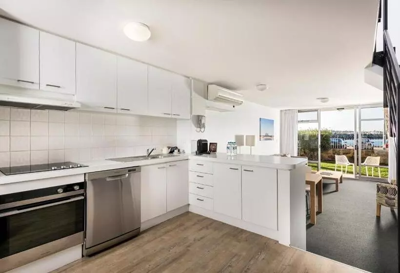 2 Bedroom Apartment with Views, Be. Fremantle