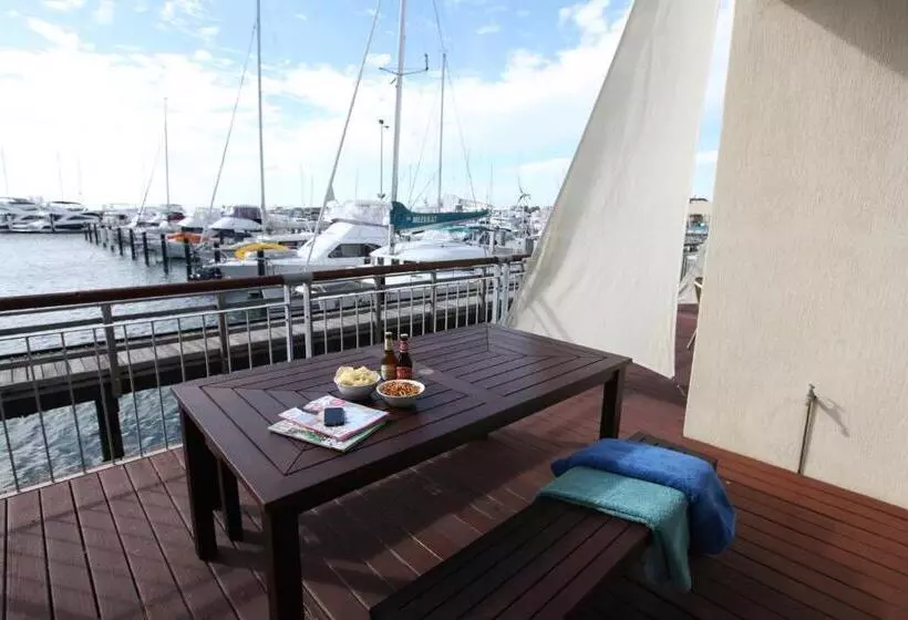 2 Bedroom Apartment with Views, Be. Fremantle
