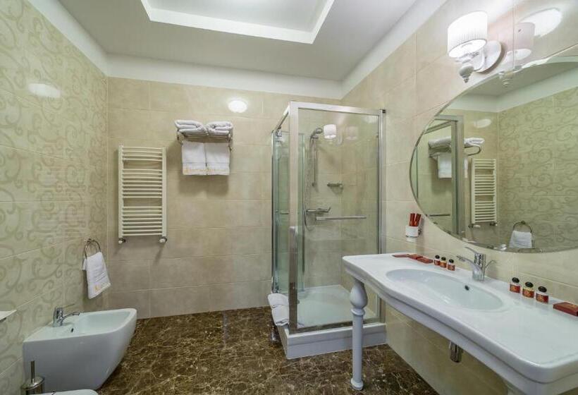 Suite Pat King, Alarus Luxe