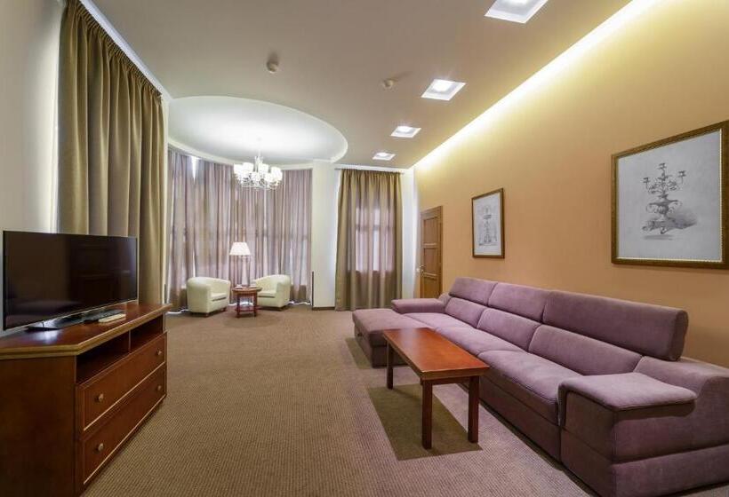 Suite Pat King, Alarus Luxe