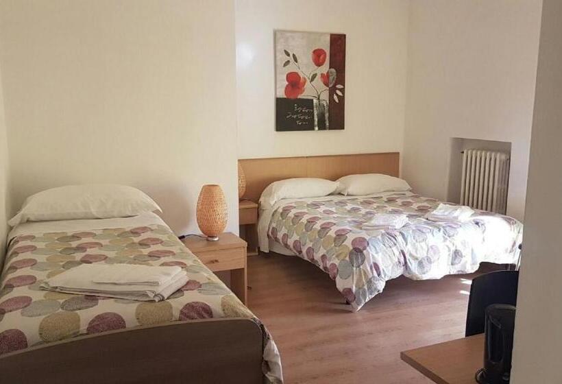 غرفة قياسية ثلاثية, Residence Guido Reni