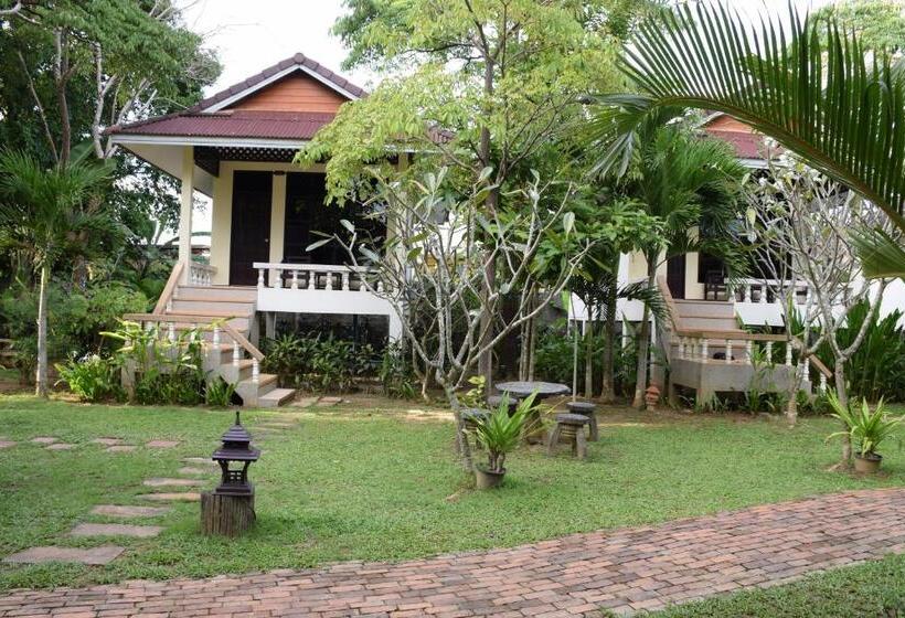 غرفة ديلوكس مطلة على حمام السباحة, Clean Beach Resort