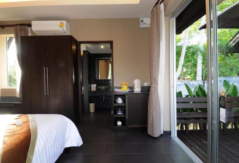 غرفة ديلوكس مطلة على حمام السباحة, Clean Beach Resort