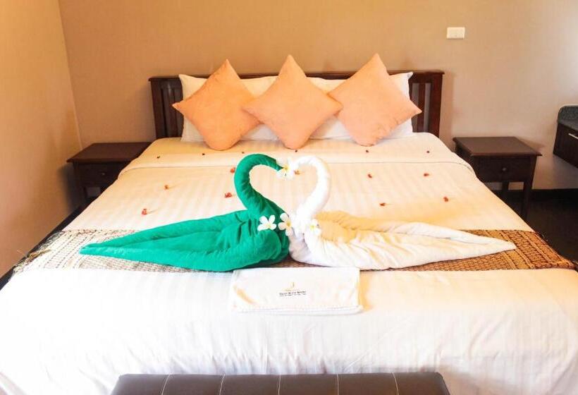 غرفة ديلوكس مطلة على حمام السباحة, Clean Beach Resort