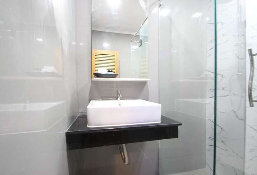 Deluxe Room Pool View, Coco Bella