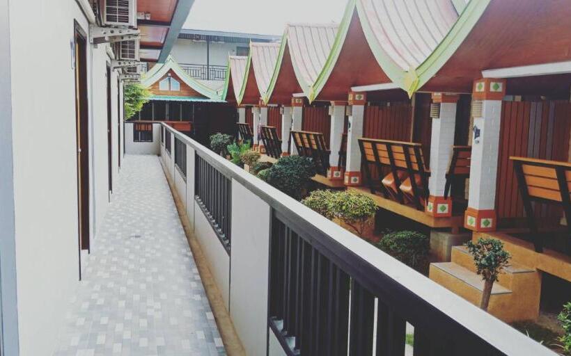 Standard Bungalow, Coco Bella