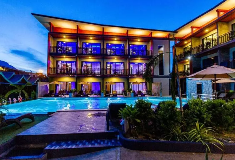 Deluxerum Poolutsikt, Coco Bella