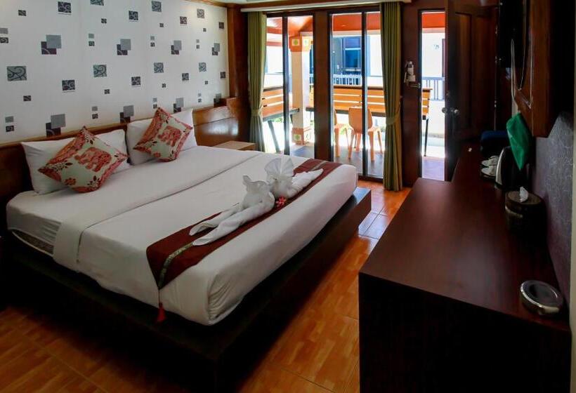 Standard Bungalow, Coco Bella