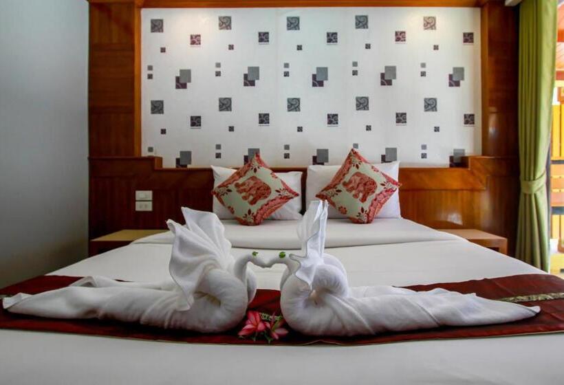 Standard Bungalow, Coco Bella