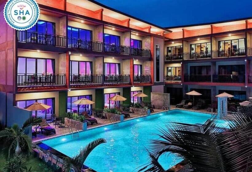 Deluxe Room Pool View, Coco Bella