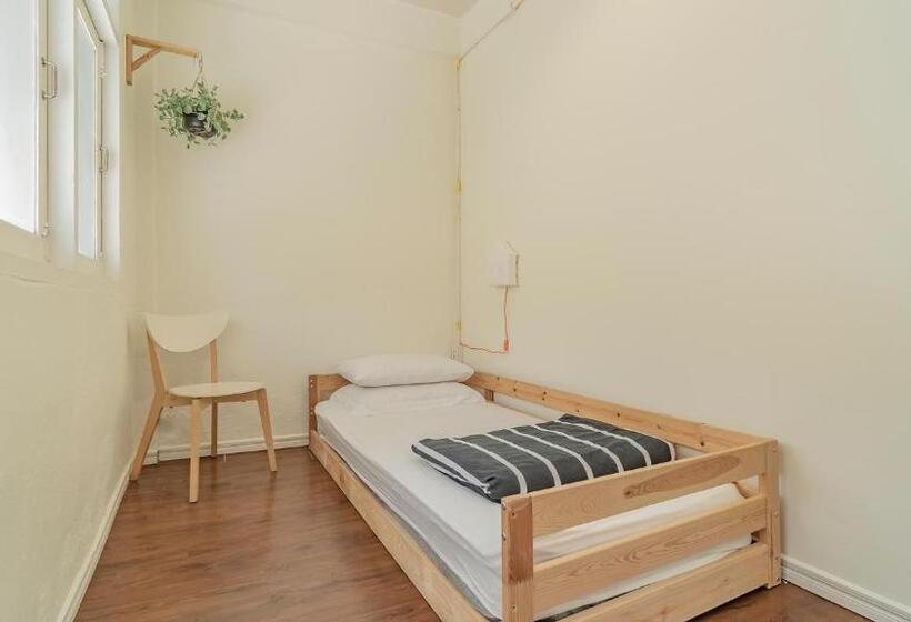 스탠다드 싱글 룸 공동욕실, Cooper