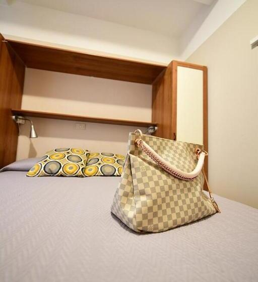 חדר אקונומי, Eliseo Riccione