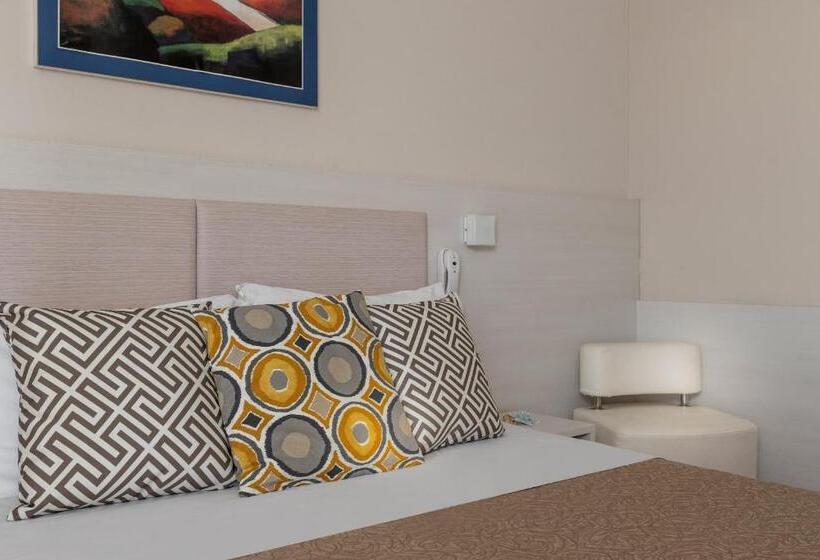 חדר סטנדרט, Eliseo Riccione