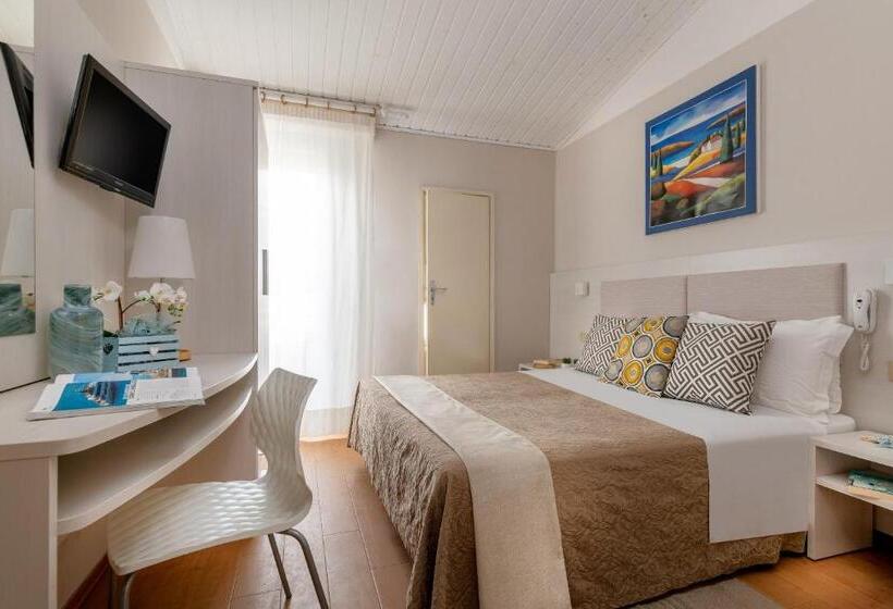 חדר סטנדרט, Eliseo Riccione