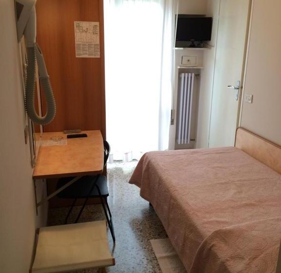 חדר סטנדרט יחיד, Eliseo Riccione