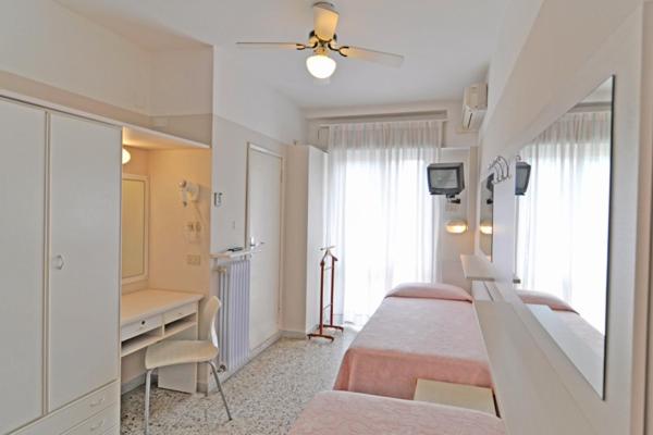 חדר אקונומי, Eliseo Riccione