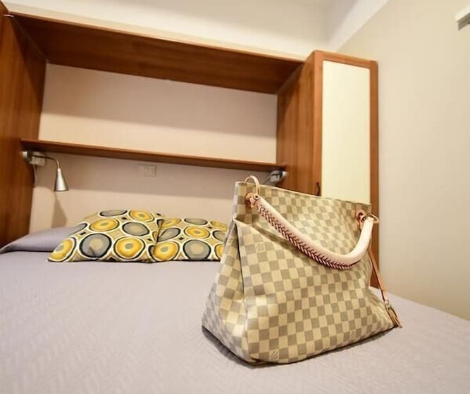 חדר אקונומי, Eliseo Riccione