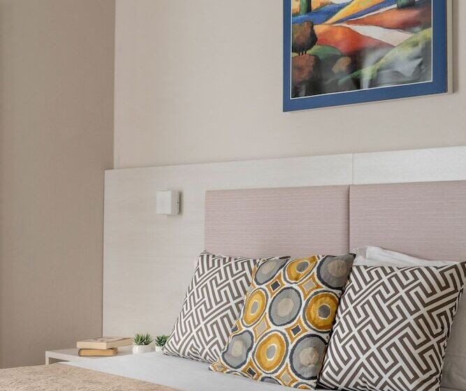 חדר אקונומי לשלושה, Eliseo Riccione