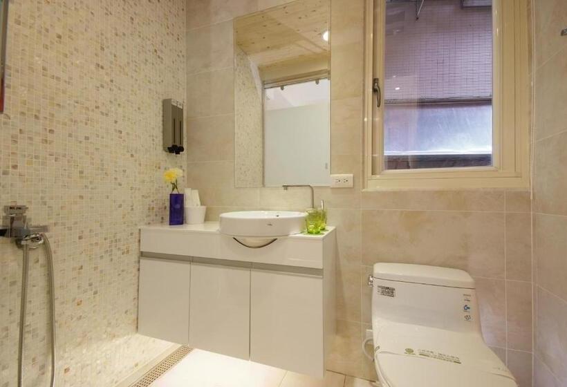 اتاق اکونومی, Golden