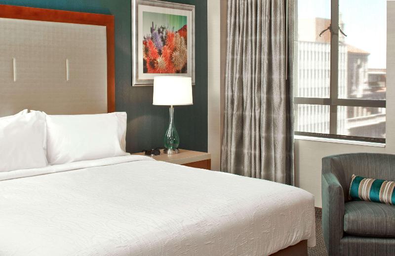 חדר סטנדרט עם מיטת קינג, Hilton Garden Inn Phoenix Downtown