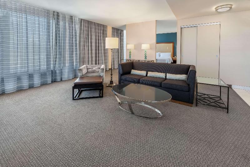 מיטת קינג בסוויטה, Hilton Garden Inn Phoenix Downtown