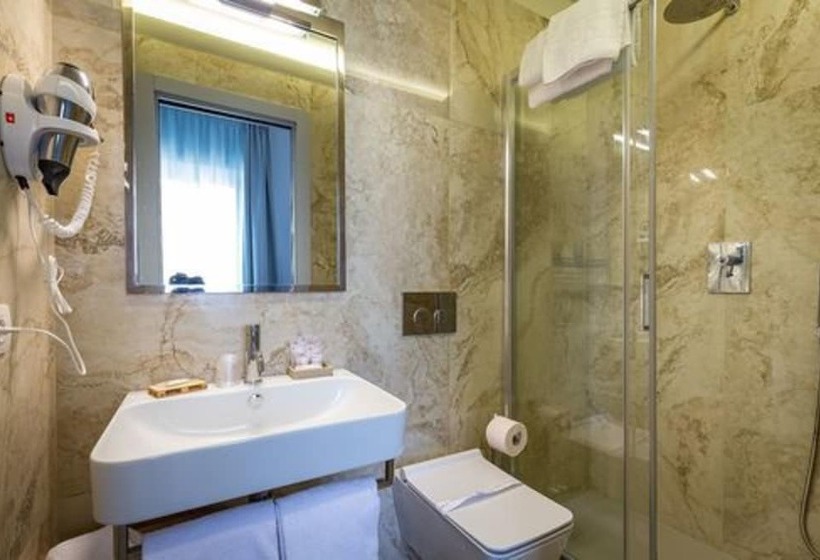 اتاق اکونومی, La Torre Dei Salterelli