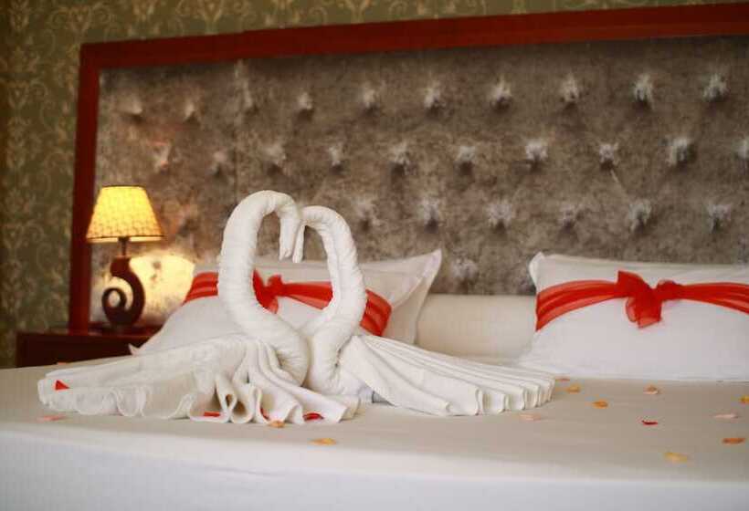 デラックスルーム, The Matola