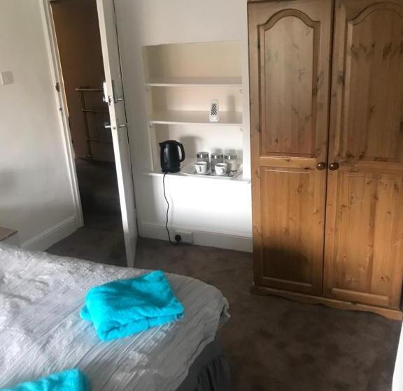 غرفة إقتصادية, The Northmore Arms