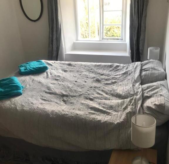 غرفة إقتصادية, The Northmore Arms