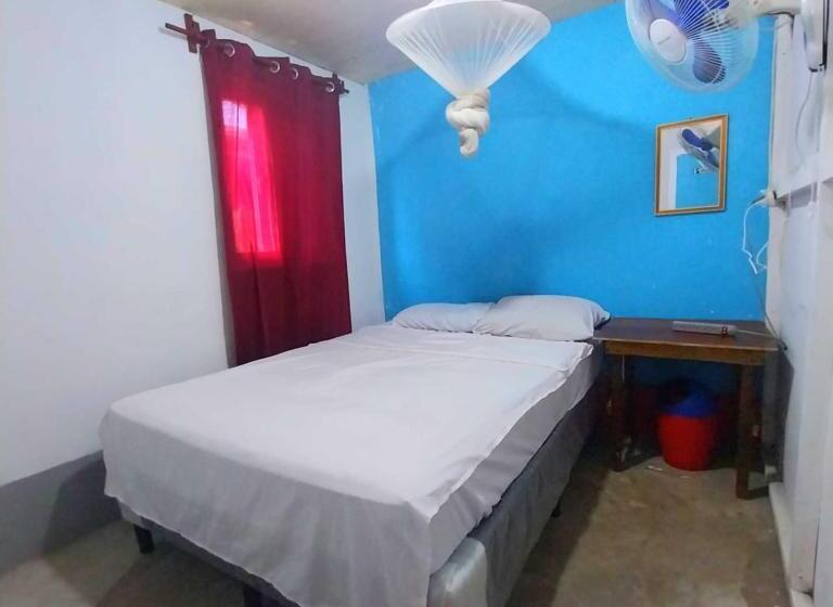 اتاق استاندارد, Bedrooms Where Charlie